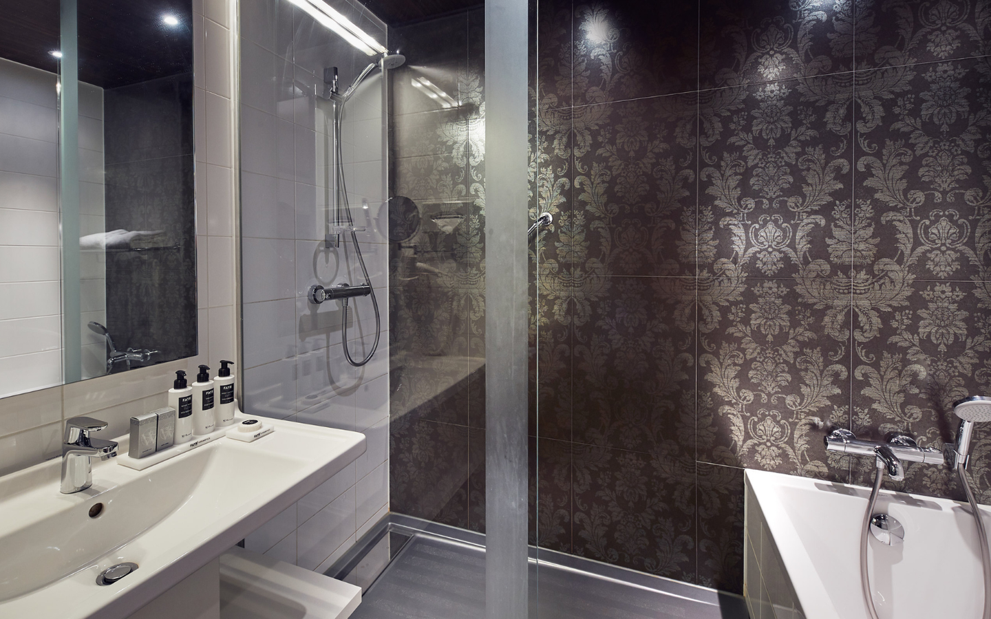 WestCord Fashion Hotel Amsterdam | 3 Daags verblijf in een 4*-hotel met wellness en skybar met panoramisch uitzicht - afbeelding 2