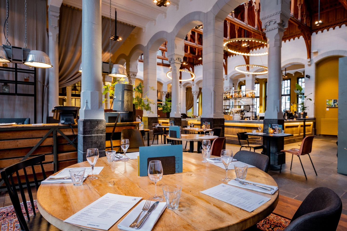 Post-Plaza hotel & Grand Café | Bijzonder overnachten in een voormalig postkantoor - afbeelding 3